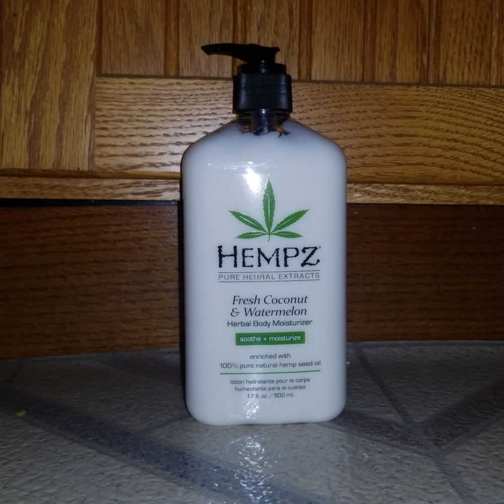 Hempz Herbal Body Moisturizer 17 oz Fresh Coconut
